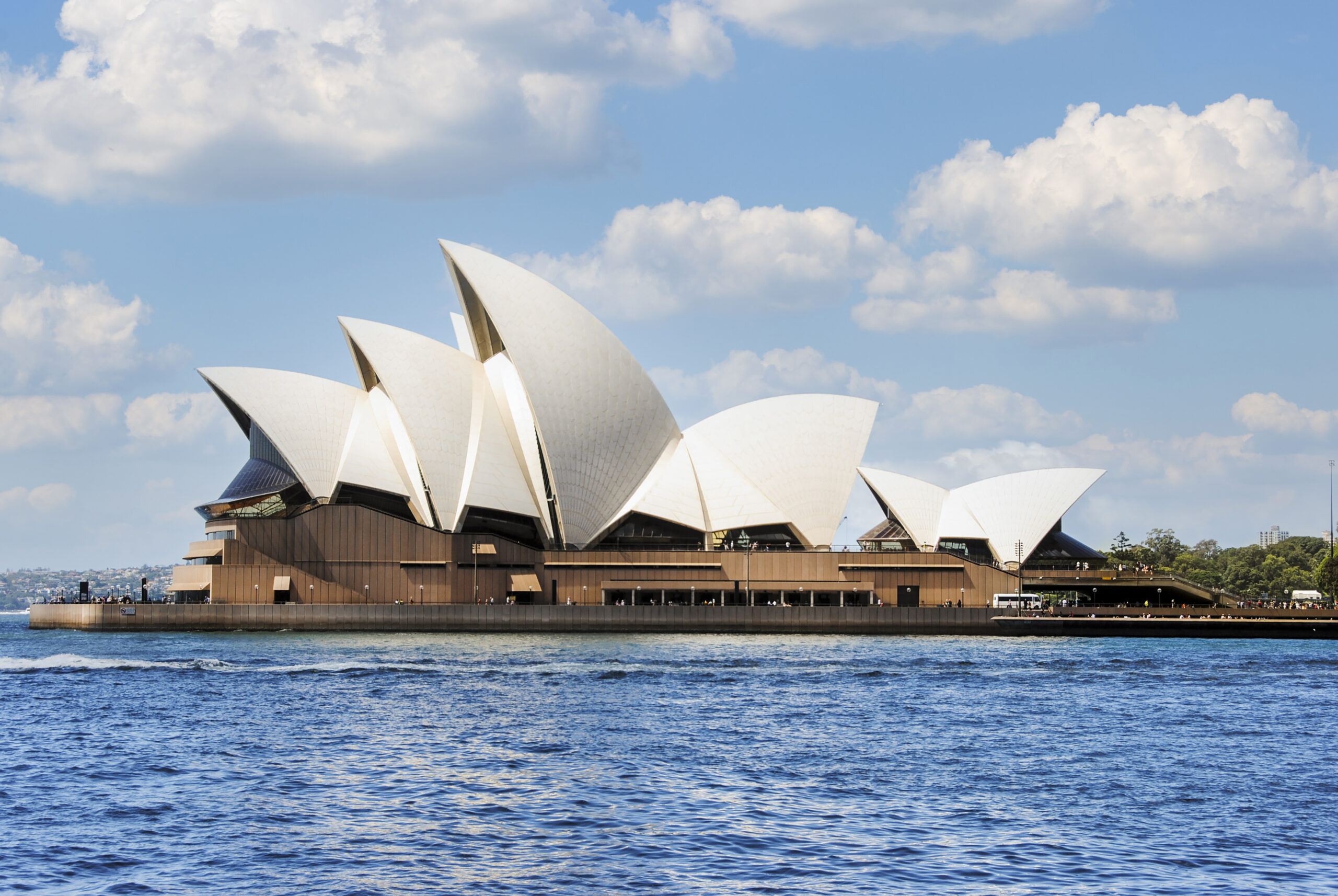 The Iconic Sydney Opera House is performing arts centre in Sydne